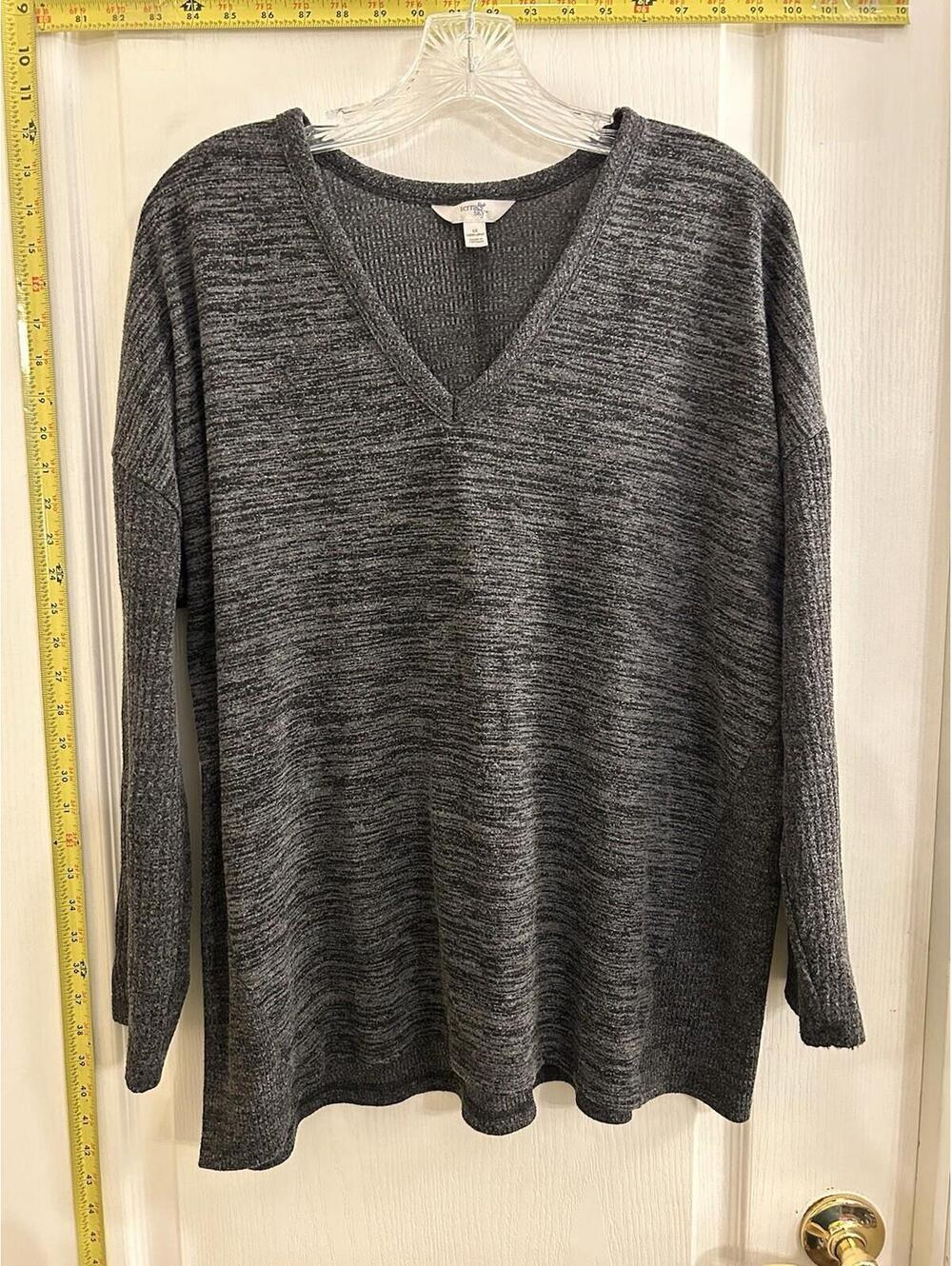 Terra & Sky Women's Gray V Neck Long Sleeve Sweatshirt.  Size 1X